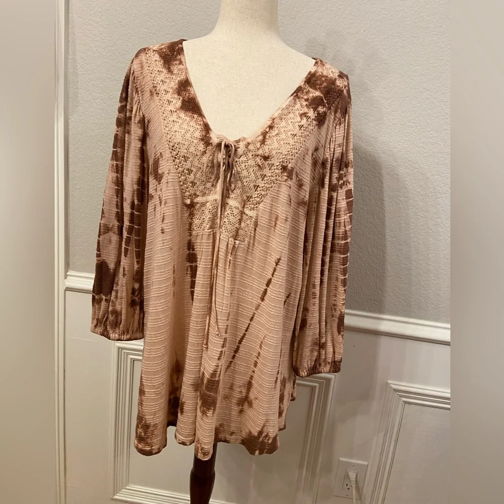 Vintage America Plus Size Tie Dye Neck 3/4 Sleeve Lace Up Blouse 1x - Picture 2 of 13